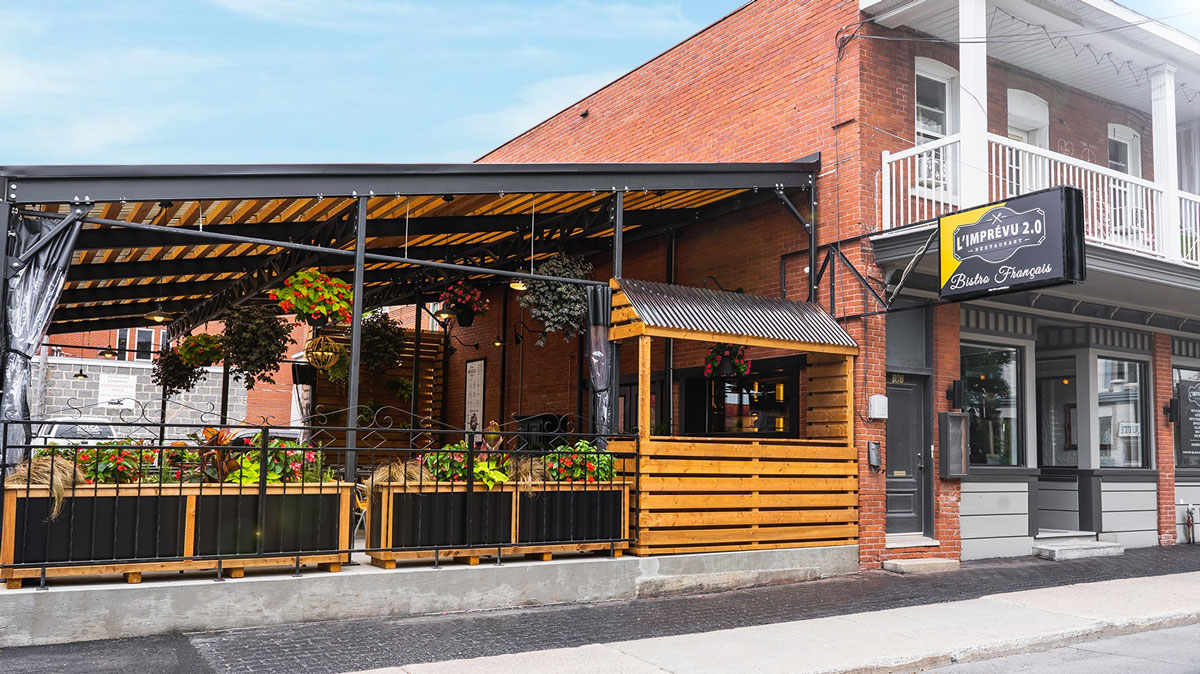 Rénovation de la terrasse du restaurant l'imprévu par Sylca Construction